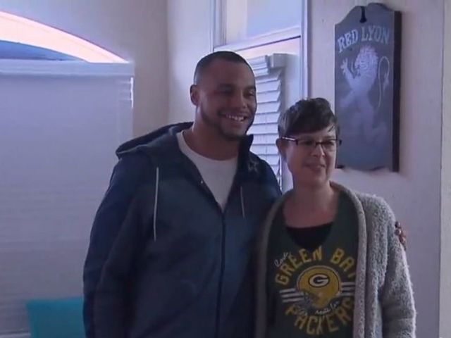 Watch: Prescott brings groceries to prize winner, discovers she's a Packers fan