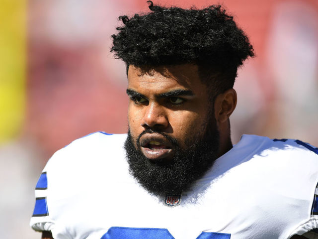 SANTA CLARA, CA - OCTOBER 22: Ezekiel Elliott #21 of the Dallas Cowboys warms up prior to their game against the San Francisco 49ers at Levi's Stadium on October 22, 2017 in Santa Clara, California.