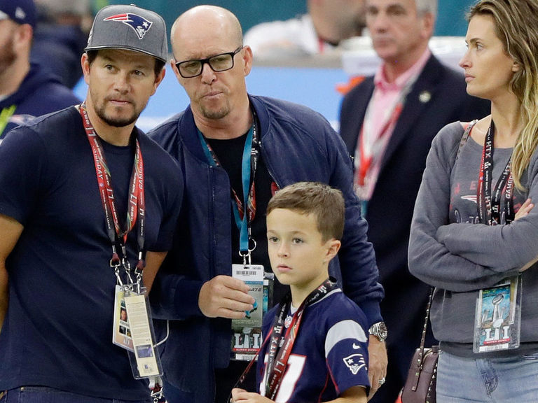 Mark Wahlberg left Super Bowl LI early because son kept dropping F-bombs |  theScore.com