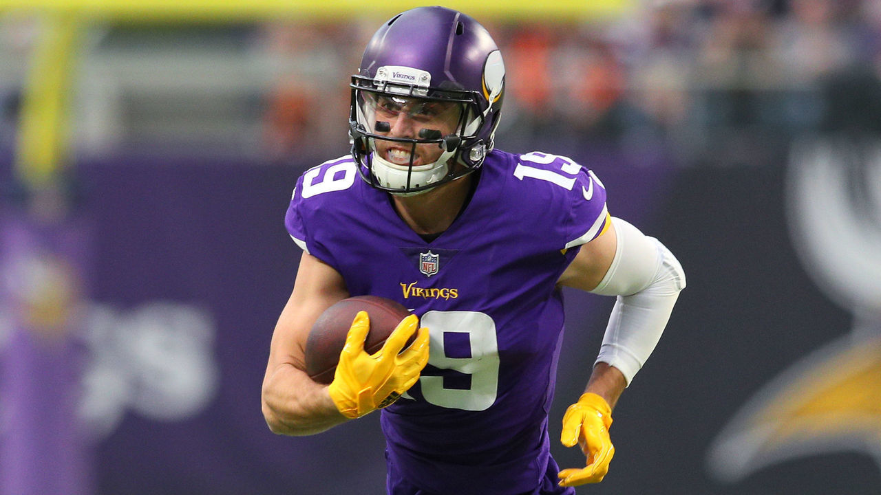 MINNEAPOLIS, MN - DECEMBER 17: Adam Thielen #19 of the Minnesota Vikings runs with the ball after catching a pass in the first quarter of the game against the Cincinnati Bengals on December 17, 2017 at U.S. Bank Stadium in Minneapolis, Minnesota.