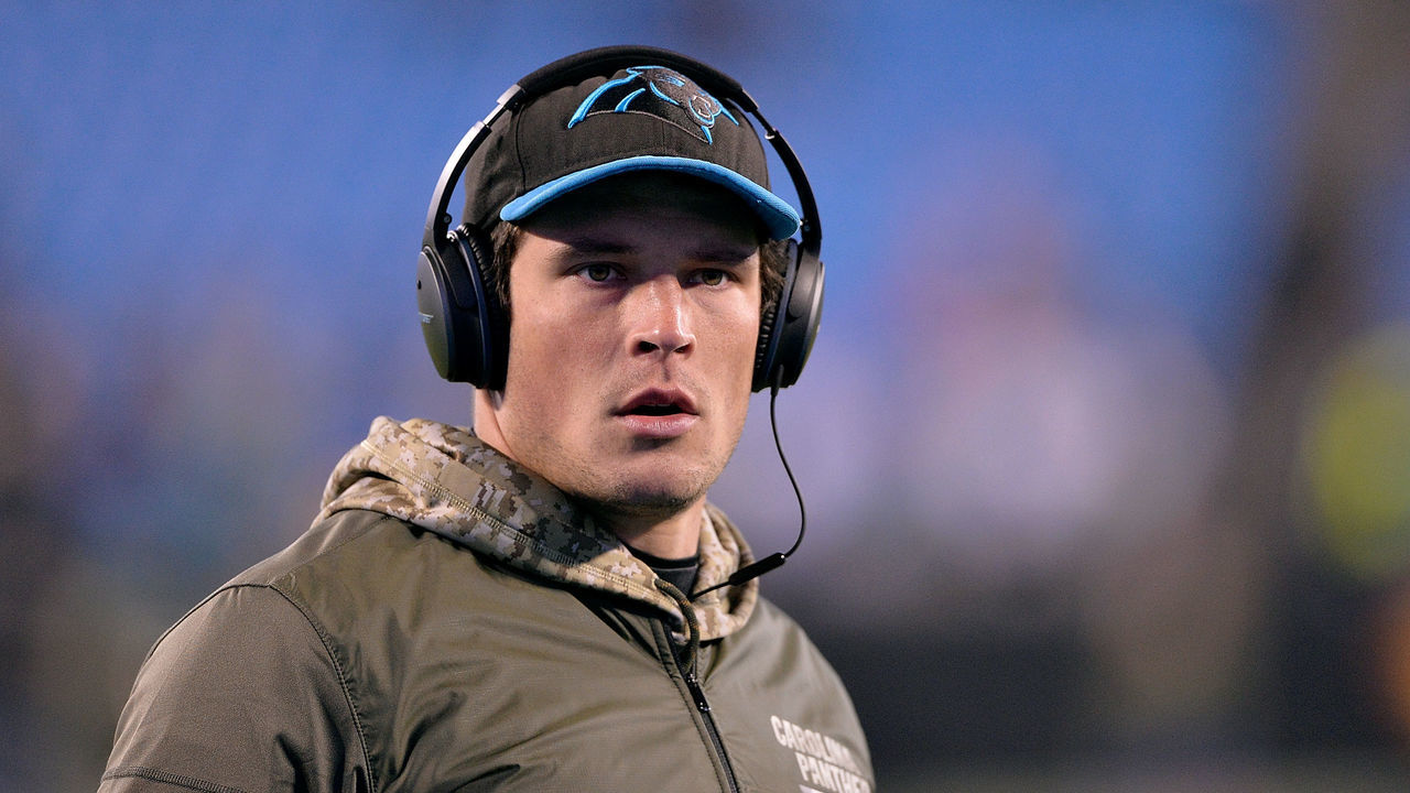 CHARLOTTE, NC - NOVEMBER 13: Luke Kuechly #59 of the Carolina Panthers warms up before their game against the Miami Dolphins at Bank of America Stadium on November 13, 2017 in Charlotte, North Carolina.