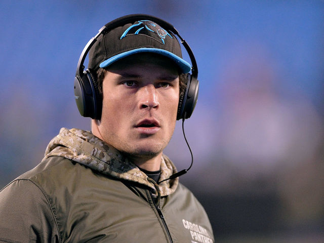 CHARLOTTE, NC - NOVEMBER 13: Luke Kuechly #59 of the Carolina Panthers warms up before their game against the Miami Dolphins at Bank of America Stadium on November 13, 2017 in Charlotte, North Carolina.