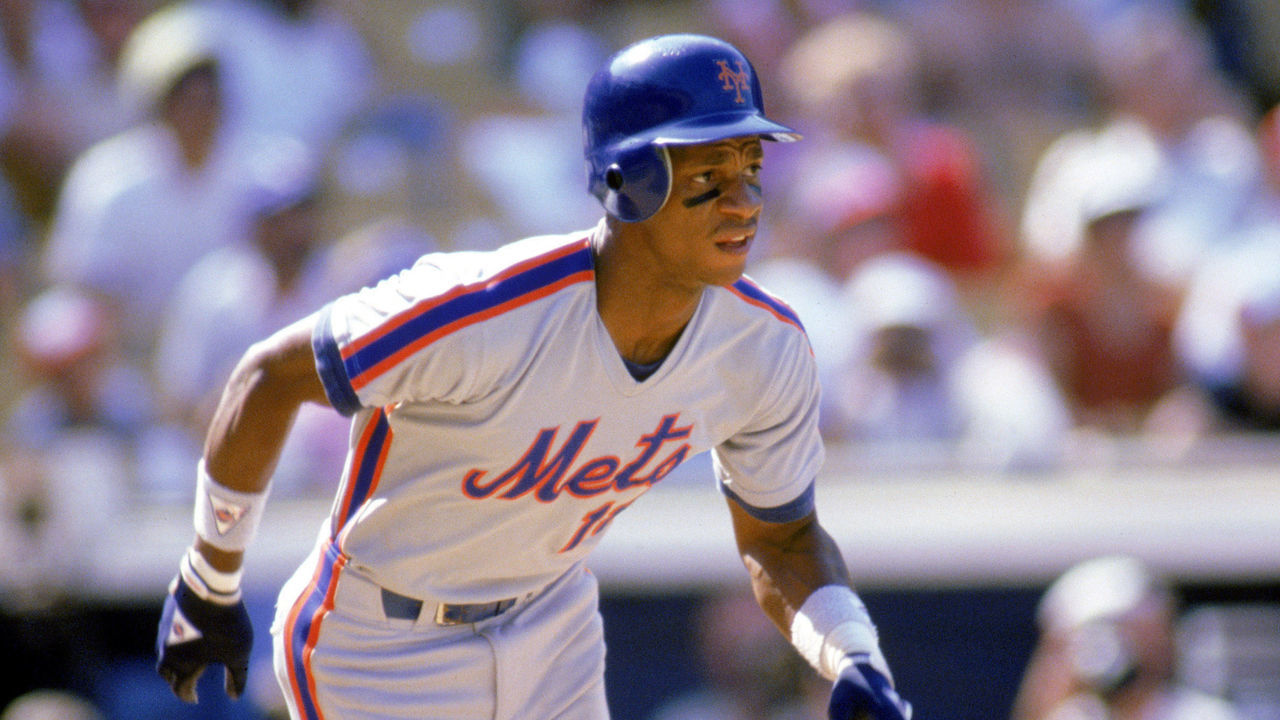 1989: Darryl Strawberry of the New York Mets runs to first base during a game in the 1989 season. ( Photo by: Stephen Dunn/Getty Images