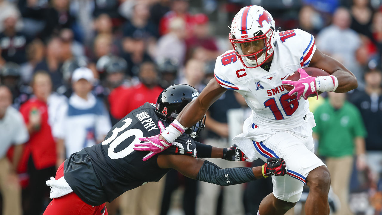 CINCINNATI, OH - OCTOBER 21: Courtland Sutton #16 of the Southern Methodist Mustangs runs the ball after reception as Chris Murphy #30 of the Cincinnati Bearcats reaches for the tackle at Nippert Stadium on October 21, 2017 in Cincinnati, Ohio.