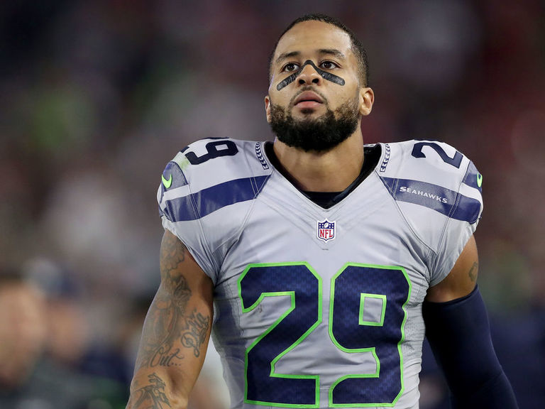 Seahawks players support Thomas after injury, middle finger incident ...