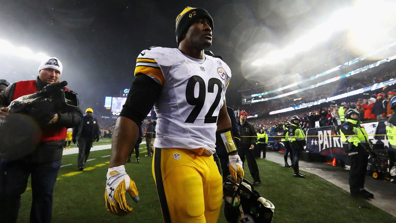 FOXBORO, MA - JANUARY 22: James Harrison #92 of the Pittsburgh Steelers walks off the field after the New England Patriots defeated the Pittsburgh Steelers 36-17 to win the AFC Championship Game at Gillette Stadium on January 22, 2017 in Foxboro, Massachusetts.