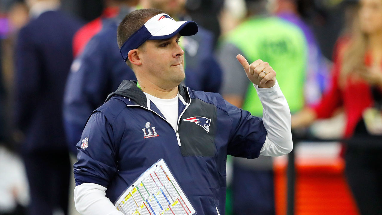 HOUSTON, TX - FEBRUARY 05: New England Patriots offensive coordinator Josh McDaniels gives a thumbs up during Super Bowl 51 against the Atlanta Falcons at NRG Stadium on February 5, 2017 in Houston, Texas.