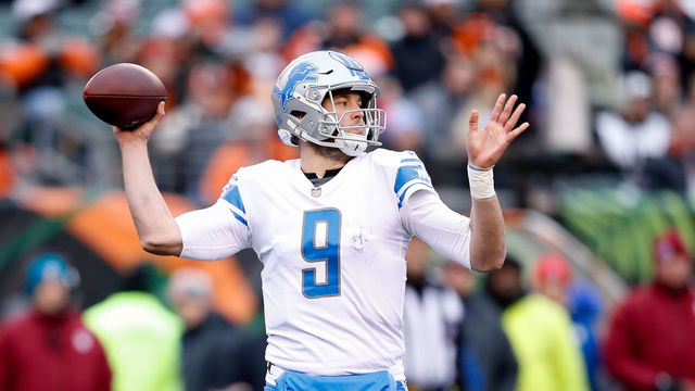 CINCINNATI, OH - DECEMBER 24: Matthew Stafford #9 of the Detroit Lions throws a pass against the Cincinnati Bengals during the first half at Paul Brown Stadium on December 24, 2017 in Cincinnati, Ohio.