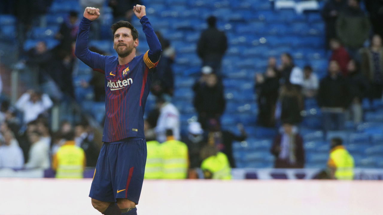 Barcelona's Argentinian forward Lionel Messi celebrates at the end of the Spanish League 'Clasico' football match Real Madrid CF vs FC Barcelona at the Santiago Bernabeu stadium in Madrid on December 23, 2017. / AFP PHOTO / CURTO DE LA TORRE