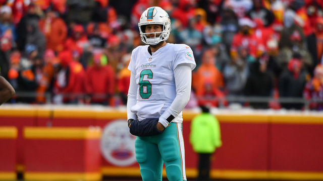 KANSAS CITY, MO - DECEMBER 24: Quarterback Jay Cutler #6 of the Miami Dolphins stands in the middle of the field during a timeout in the fourth quarter of the game against the Kansas City Chiefs at Arrowhead Stadium on December 24, 2017 in Kansas City, Missouri. ( Photo by Peter Aiken/Getty Images )