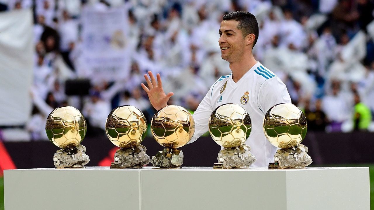 Real Madrid's Portuguese forward Cristiano Ronaldo poses with his five Ballon d'Or trophies ahead of the Spanish league football match between Real Madrid and Sevilla at the Santiago Bernabeu Stadium in Madrid on December 9, 2017. / AFP PHOTO / PIERRE-PHILIPPE MARCOU