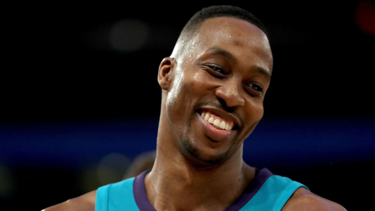 NEW YORK, NY - NOVEMBER 07: Dwight Howard #12 of the Charlotte Hornets reacts late in the fourth quarter against the New York Knicks during their game at Madison Square Garden on November 7, 2017 in New York City.
