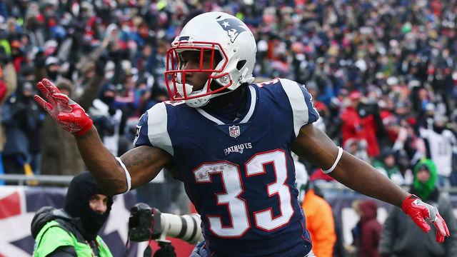 FOXBORO, MA - DECEMBER 31: Dion Lewis #33 of the New England Patriots celebrates after scoring a 5-yard receiving touchdown during the second quarter against the New York Jets at Gillette Stadium on December 31, 2017 in Foxboro, Massachusetts.