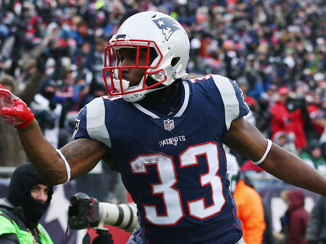 FOXBORO, MA - DECEMBER 31: Dion Lewis #33 of the New England Patriots celebrates after scoring a 5-yard receiving touchdown during the second quarter against the New York Jets at Gillette Stadium on December 31, 2017 in Foxboro, Massachusetts.