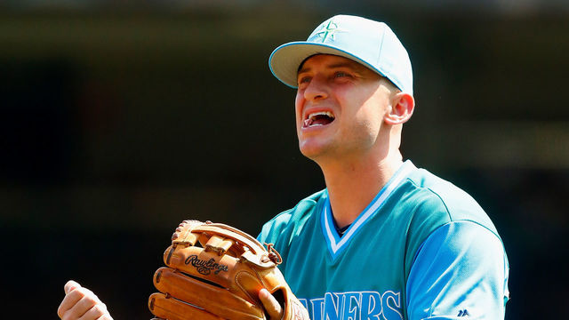 NEW YORK, NY - AUGUST 27: Kyle Seager #15 of the Seattle Mariners reacts after commiting an error in the first inning against the New York Yankees at Yankee Stadium on August 27, 2017 in the Bronx borough of New York City.