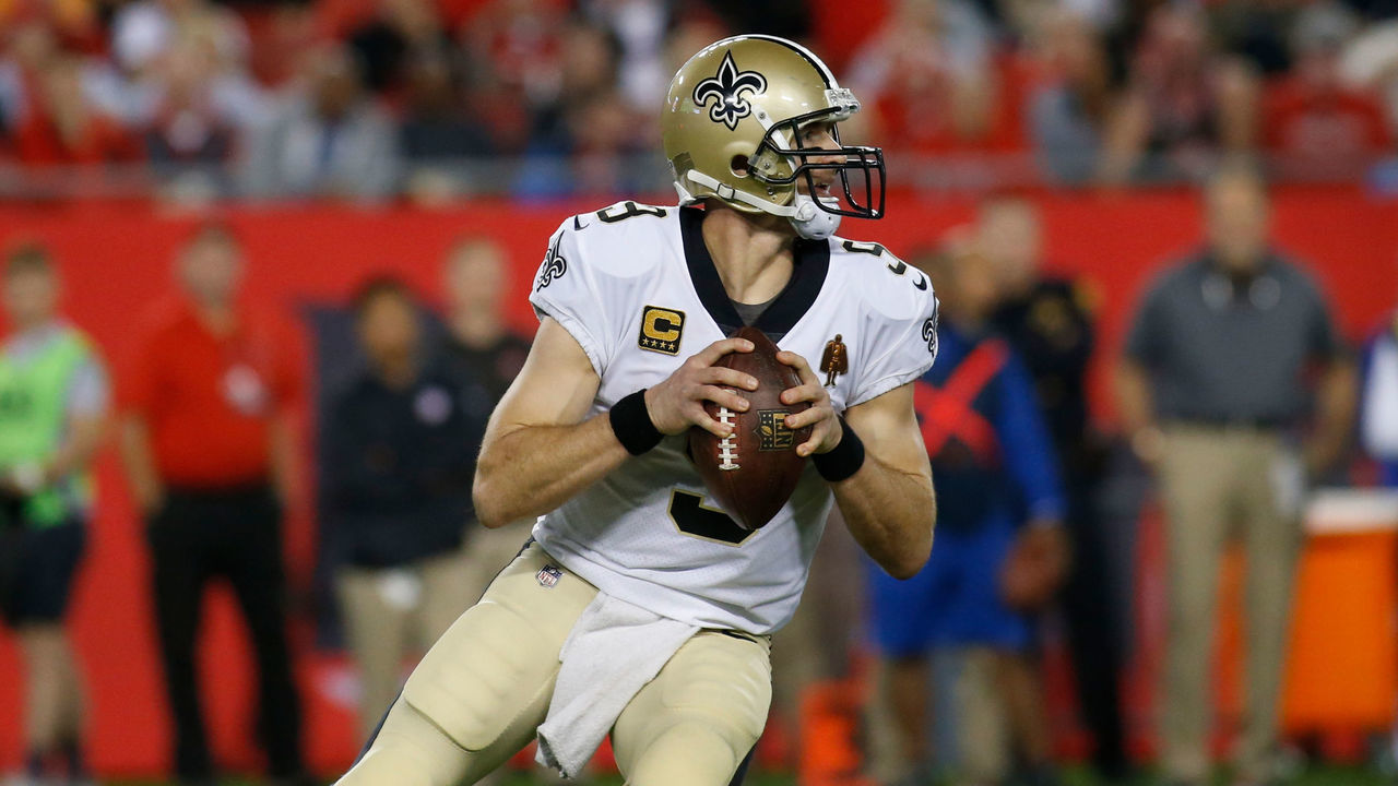 TAMPA, FL - DECEMBER 31: Quarterback Drew Brees #9 of the New Orleans Saints looks for a receiver during the third quarter of an NFL football game against the Tampa Bay Buccaneers on December 31, 2017 at Raymond James Stadium in Tampa, Florida.