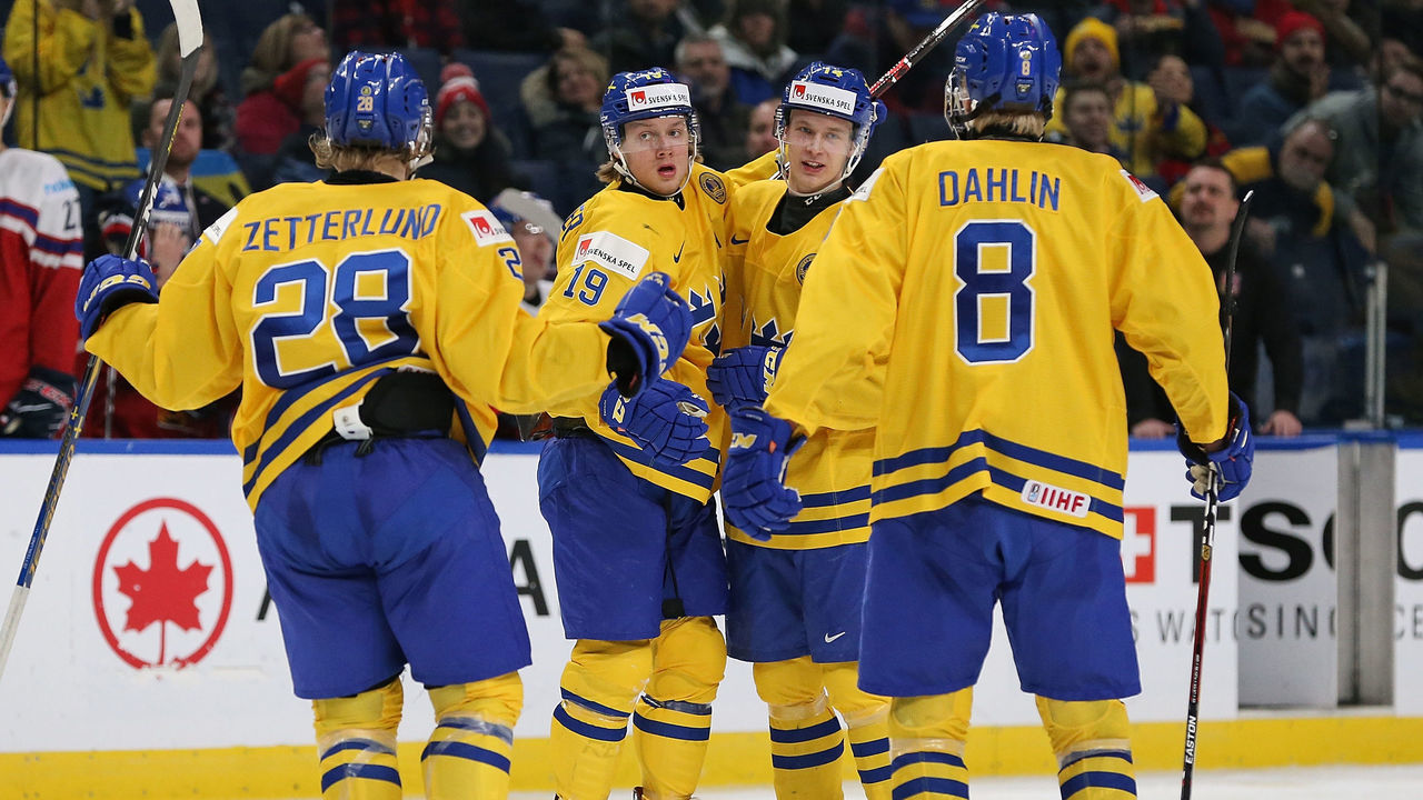 BUFFALO, NY - DECEMBER 28: Alexander Nylander #19 of Sweden celebrates with teammates after scoring a goal in the third period against Czech Republic during the IIHF World Junior Championship at KeyBank Center on December 28, 2017 in Buffalo, New York. Sweden beat Czech Republic 3-1.