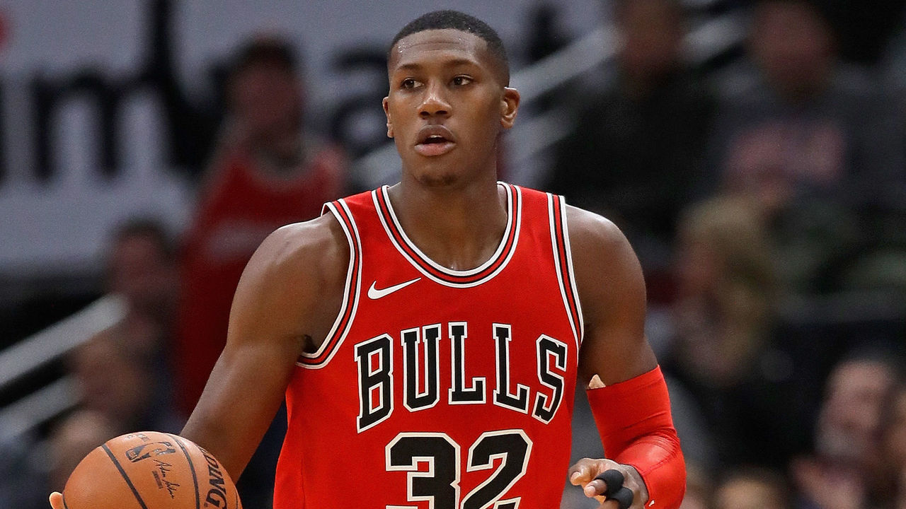 CHICAGO, IL - NOVEMBER 17: Kris Dunn #32 of the Chicago Bulls brings the ball up the court against the Charlotte Hornets at the United Center on November 17, 2017 in Chicago, Illinois. The Bulls defeated the Hornets 123-120.