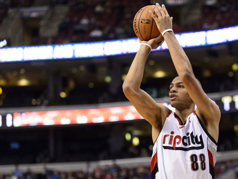 VIDEO: Trail Blazers' Batum hits the floor hard after Bucks' Sanders ...