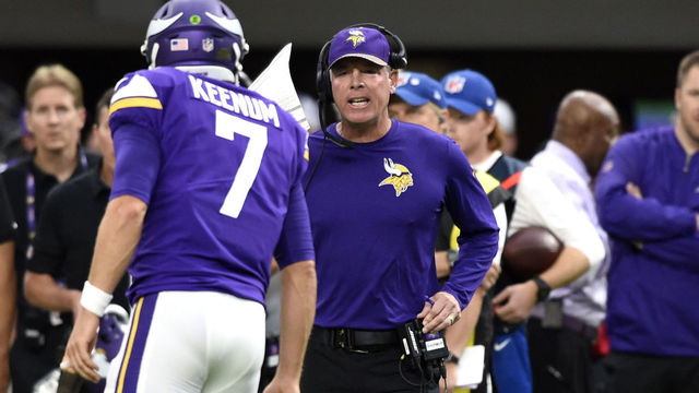 MINNEAPOLIS, MN - OCTOBER 1: Case Keenum #7 of the Minnesota Vikings speaks with offensive coordinator Pat Shurmur in the second quarter of the game against the Detroit Lions on October 1, 2017 at U.S. Bank Stadium in Minneapolis, Minnesota.