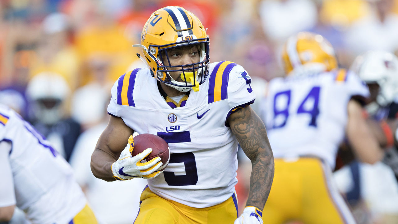 BATON ROUGE, LA - OCTOBER 14: Derrius Guice #5 of the LSU Tigers runs the ball during a game against the Auburn Tigers at Tiger Stadium on October 14, 2017 in Baton Rouge, Louisiana. The LSU defeated the Auburn 27-23.