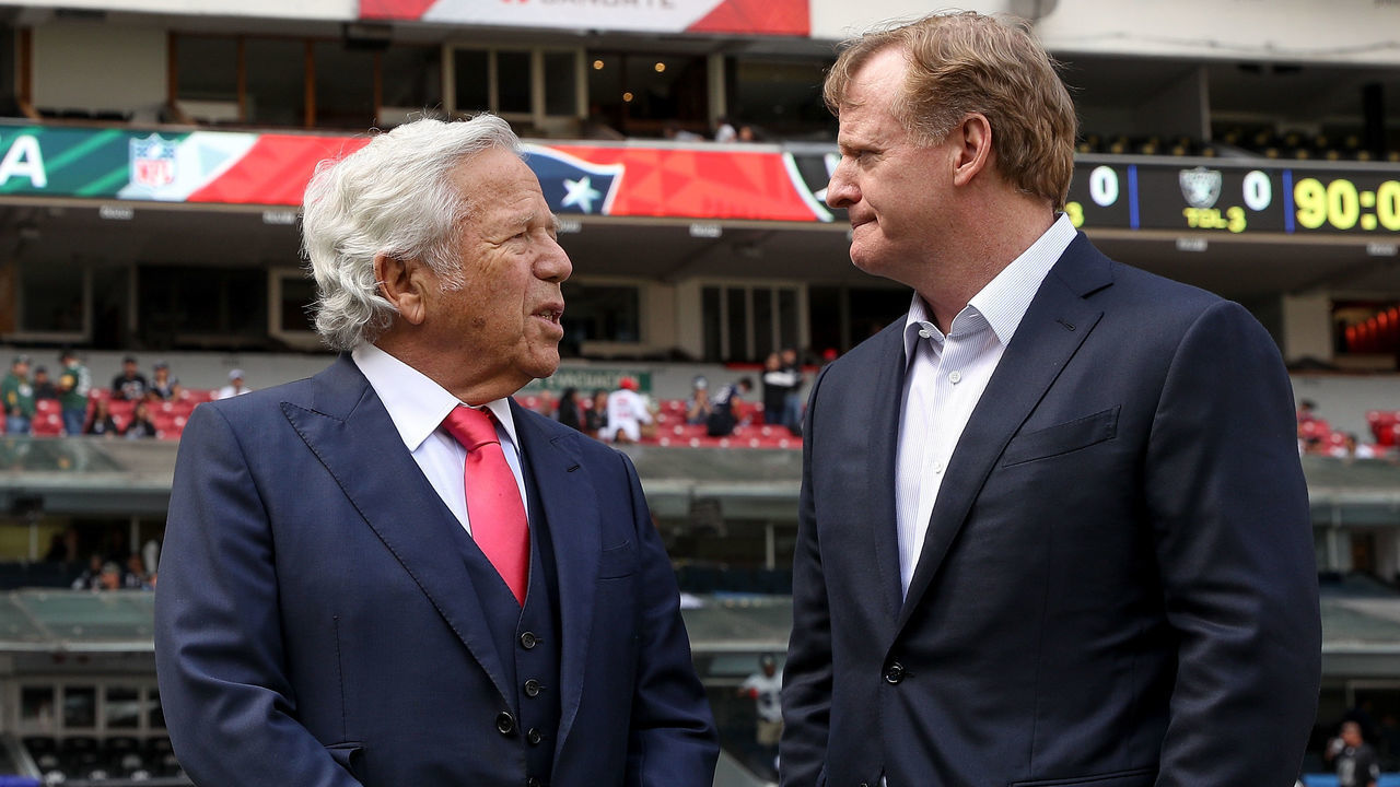 MEXICO CITY, MEXICO - NOVEMBER 19: New England Patriots owner Robert Kraft talks with NFL Commissioner Roger Goodell prior to the game between the New England Patriots and the Oakland Raiders at Estadio Azteca on November 19, 2017 in Mexico City, Mexico.