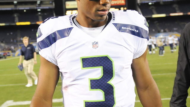 Kaepernick 'settles' eyebrow bet with Wilson