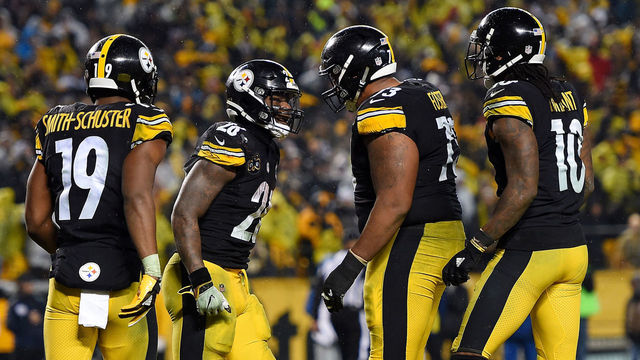 PITTSBURGH, PA - DECEMBER 17: Le'Veon Bell #26 of the Pittsburgh Steelers celebrates with teammates after rushing for a 4 yard touchdown in the third quarter during the game against the New England Patriots at Heinz Field on December 17, 2017 in Pittsburgh, Pennsylvania.