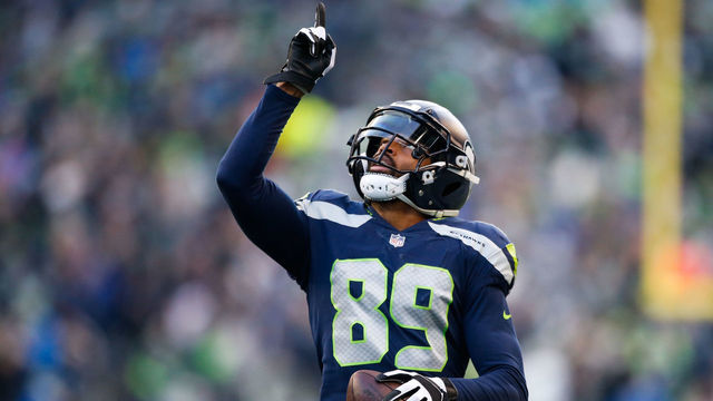 SEATTLE, WA - DECEMBER 31: Wide receiver Doug Baldwin #89 of the Seattle Seahawks points to the sky after scoring an 18 yard touchdown during the game against the Arizona Cardinals at CenturyLink Field on December 31, 2017 in Seattle, Washington.