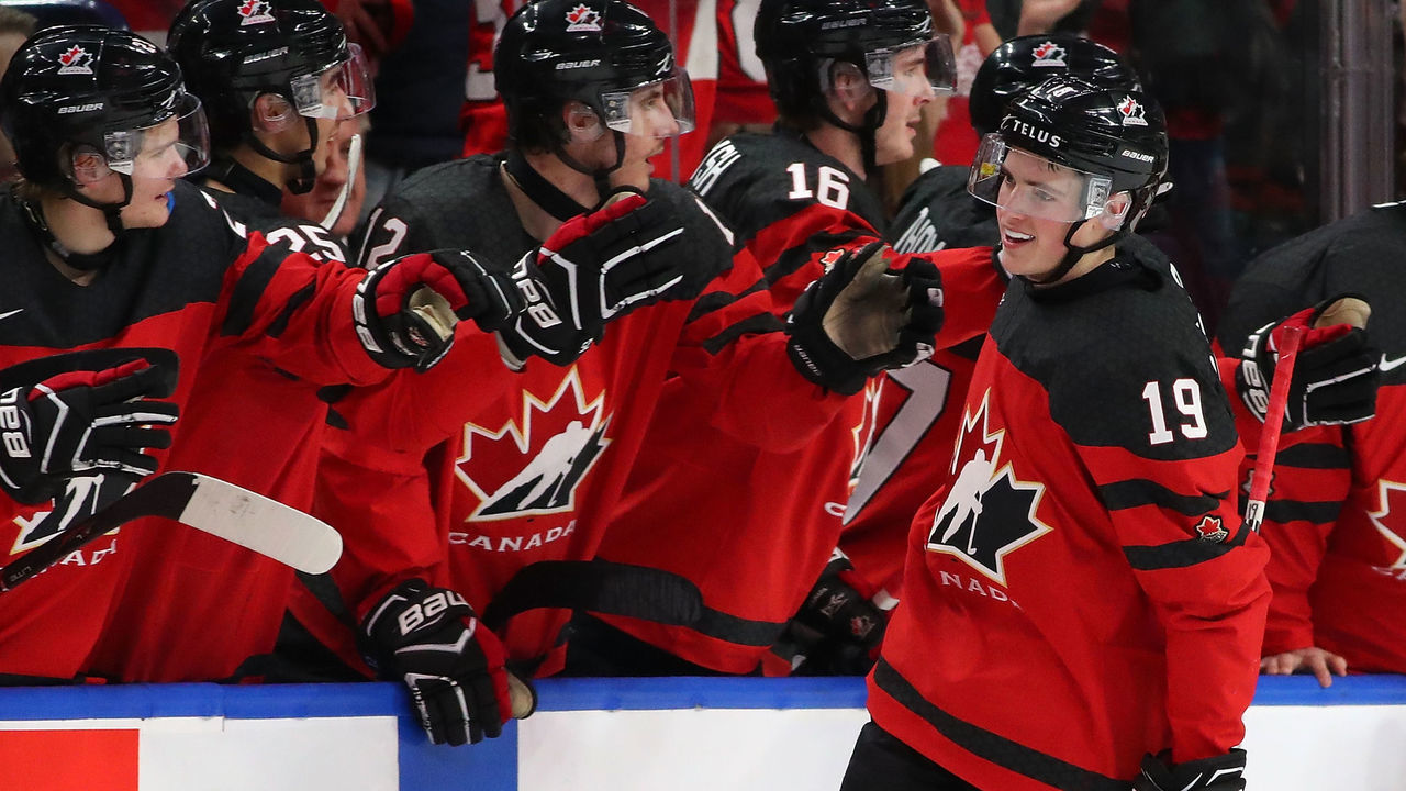 BUFFALO, NY - JANUARY 4: Drake Batherson #19 of Canada celebrates with the bench after scoring on the Czech Republic during the IIHF World Junior Championship at KeyBank Center on January 4, 2018 in Buffalo, New York. Canada beat the Czech Republic 7-2.