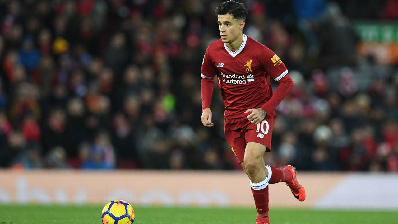 Liverpool's Brazilian midfielder Philippe Coutinho controls the ball during the English Premier League football match between Liverpool and Leicester at Anfield in Liverpool, north west England on December 30, 2017. / AFP PHOTO / Paul ELLIS /
