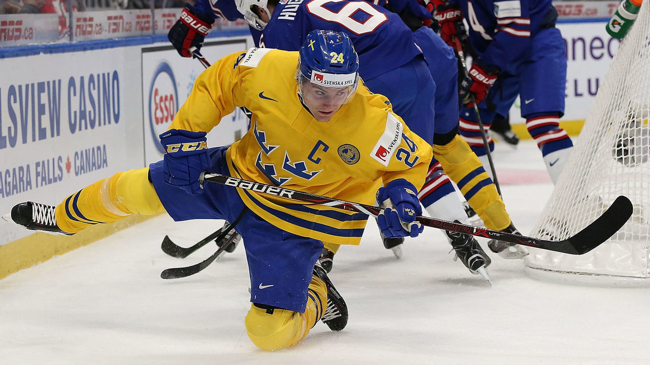 BUFFALO, NY - JANUARY 4: Lias Andersson #24 of Sweden passes the puck from behind the United States net in the first period during the IIHF World Junior Championship at KeyBank Center on January 4, 2018 in Buffalo, New York.