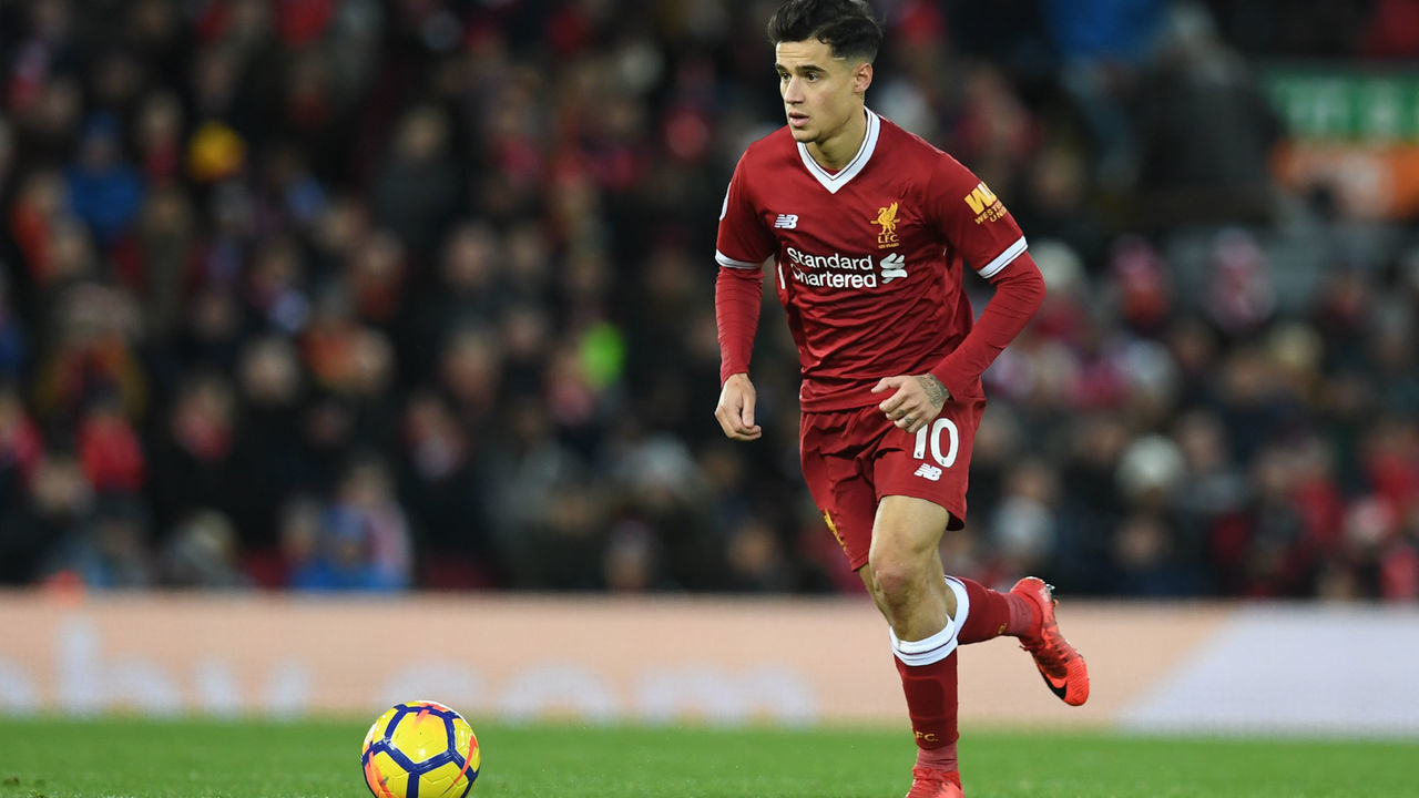Liverpool's Brazilian midfielder Philippe Coutinho controls the ball during the English Premier League football match between Liverpool and Leicester at Anfield in Liverpool, north west England on December 30, 2017. / AFP PHOTO / Paul ELLIS /