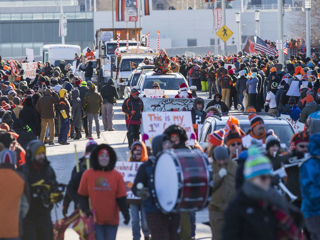 Browns fans' 0-16 parade reportedly raises $17K for food bank