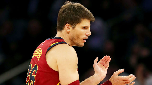 NEW YORK, NY - NOVEMBER 13: Kyle Korver #26 of the Cleveland Cavaliers celebrates his three point shot in the second half against the New York Knicks at Madison Square Garden on November 13, 2017 in New York City.The Cleveland Cavaliers defeated the New York Knicks 104-101.