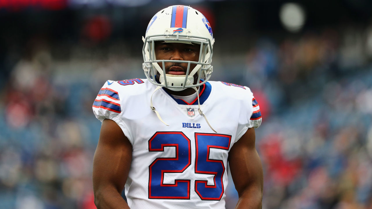 FOXBORO, MA - DECEMBER 24: LeSean McCoy #25 of the Buffalo Bills warms up before the game against the New England Patriots at Gillette Stadium on December 24, 2017 in Foxboro, Massachusetts.
