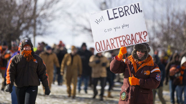 LeBron blames Browns for fans' 0-16 parade: 'You've got to try to fix that sh--'