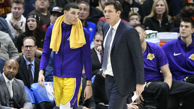 Walton shakes off LaVar scrutiny, cites front office support