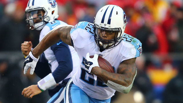KANSAS CITY, MO - JANUARY 06: Derrick Henry #22 of the Tennessee Titans rushes against the Kansas City Chiefs during the AFC Wild Card playoff game at Arrowhead Stadium on January 6, 2018 in Kansas City, Missouri.