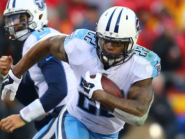 KANSAS CITY, MO - JANUARY 06: Derrick Henry #22 of the Tennessee Titans rushes against the Kansas City Chiefs during the AFC Wild Card playoff game at Arrowhead Stadium on January 6, 2018 in Kansas City, Missouri.
