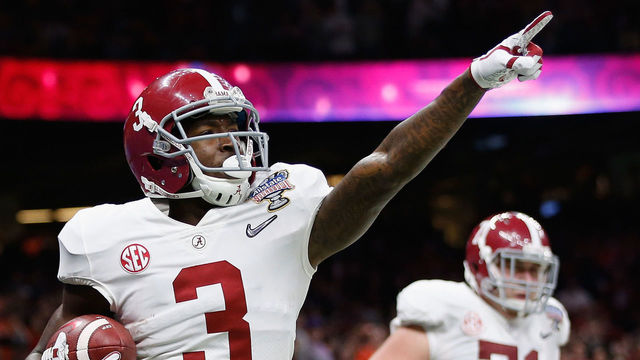 NEW ORLEANS, LA - JANUARY 01: Calvin Ridley #3 of the Alabama Crimson Tide celebrates a reception for a touchdown in the first quarter of the AllState Sugar Bowl against the Clemson Tigers at the Mercedes-Benz Superdome on January 1, 2018 in New Orleans, Louisiana.