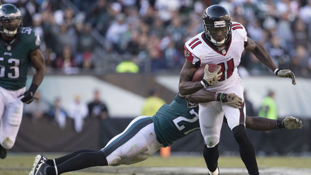 PHILADELPHIA, PA - NOVEMBER 13: Julio Jones #11 of the Atlanta Falcons runs with the ball against Malcolm Jenkins #27 of the Philadelphia Eagles in the third quarter at Lincoln Financial Field on November 13, 2016 in Philadelphia, Pennsylvania. The Eagles defeated the Falcons 24-15.