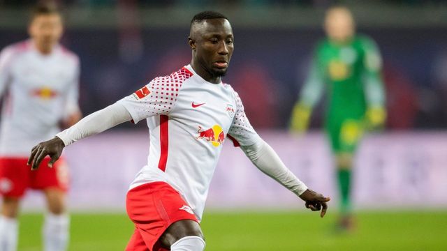 Leipzig's Guinean midfielder Naby Keita plays the ball during the German first division Bundesliga football match between RB Leipzig and Hertha BSC Berlin in Leipzig, eastern Germany on December 17, 2017. / AFP PHOTO / ROBERT MICHAEL / RESTRICTIONS: DURING MATCH TIME: DFL RULES TO LIMIT THE ONLINE USAGE TO 15 PICTURES PER MATCH AND FORBID IMAGE SEQUENCES TO SIMULATE VIDEO. == RESTRICTED TO EDITORIAL USE == FOR FURTHER QUERIES PLEASE CONTACT DFL DIRECTLY AT + 49 69 650050