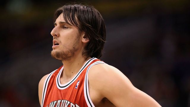 PHOENIX - JANUARY 11: Andrew Bogut #6 of the Milwaukee Bucks in action during the NBA game against the Phoenix Suns at US Airways Center on January 11, 2010 in Phoenix, Arizona. The Suns defeated the Rockets 118-110.