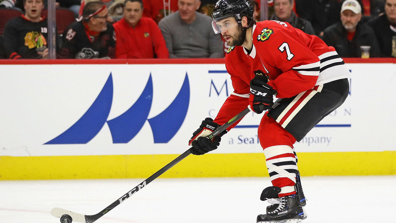 CHICAGO, IL - NOVEMBER 30: Brent Seabrook #7 of the Chicago Blackhawks advances the puck against the Dallas Stars at the United Center on November 30, 2017 in Chicago, Illinois. The Stars defeated the Blackhawks 4-3 in overtime.