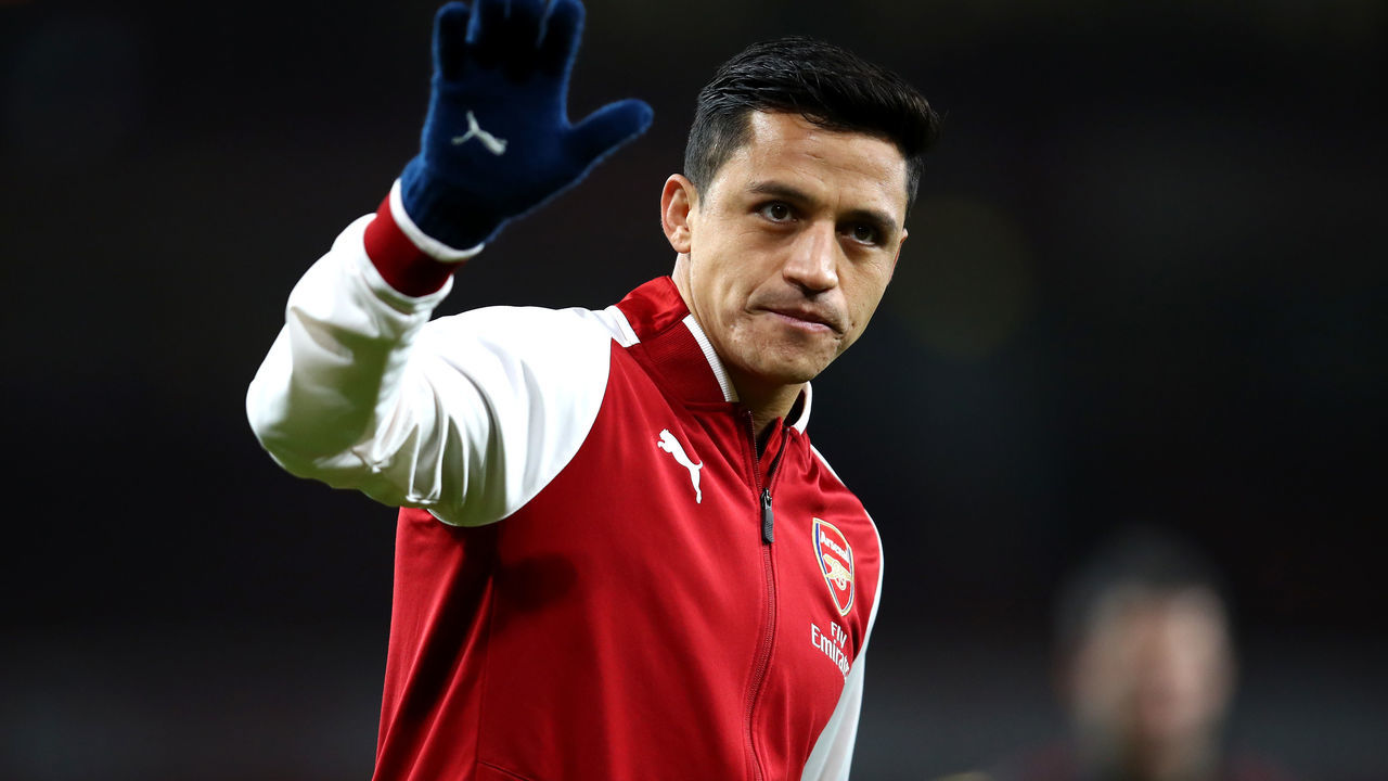 LONDON, ENGLAND - JANUARY 03: Alexis Sanchez of Arsenal warms up prior to the Premier League match between Arsenal and Chelsea at Emirates Stadium on January 3, 2018 in London, England.