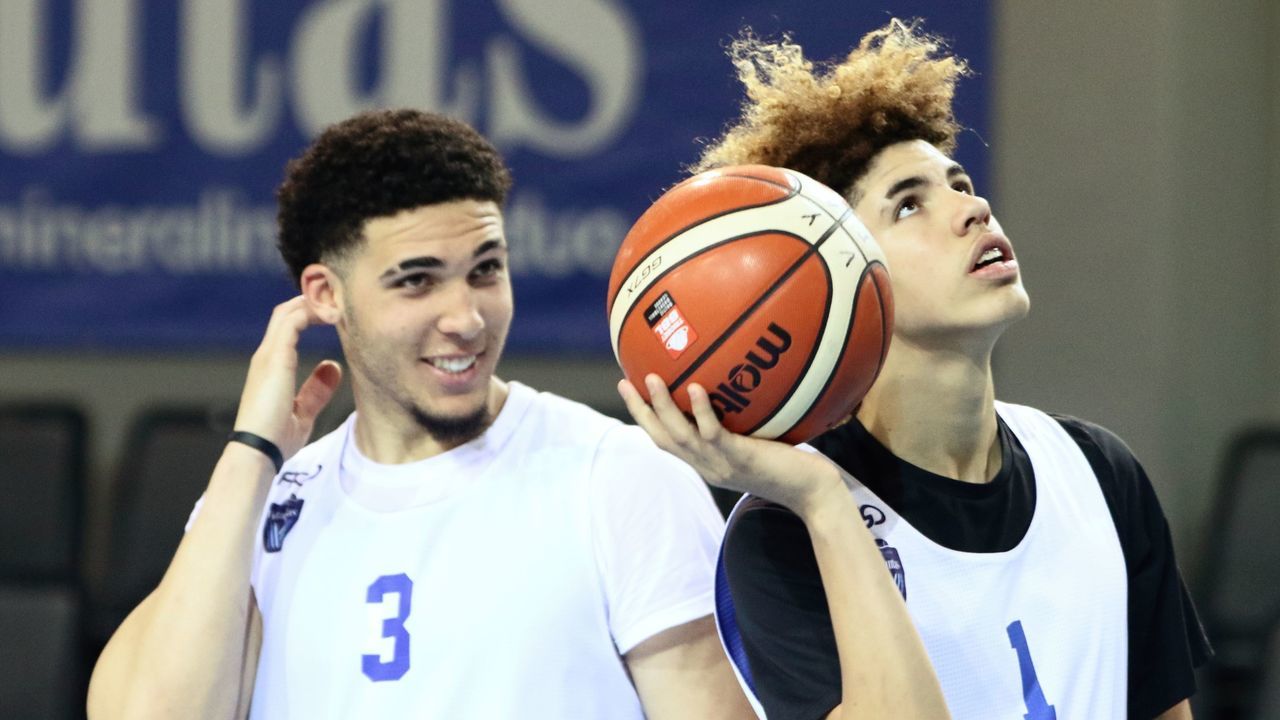 US basketball players LiAngelo Ball (L) and Lamelo Ball takes part in their first training session in Prienai, Lithuania, where they will play for the Vytautas club on January 5, 2018. Basketball-crazed Lithuania welcomed LiAngelo and LaMelo Ball, the two youngest sons of flamboyant Los Angeles entrepreneur LaVar Ball who recently made headlines due to a feud with US President Donald Trump. / AFP PHOTO / Petras Malukas