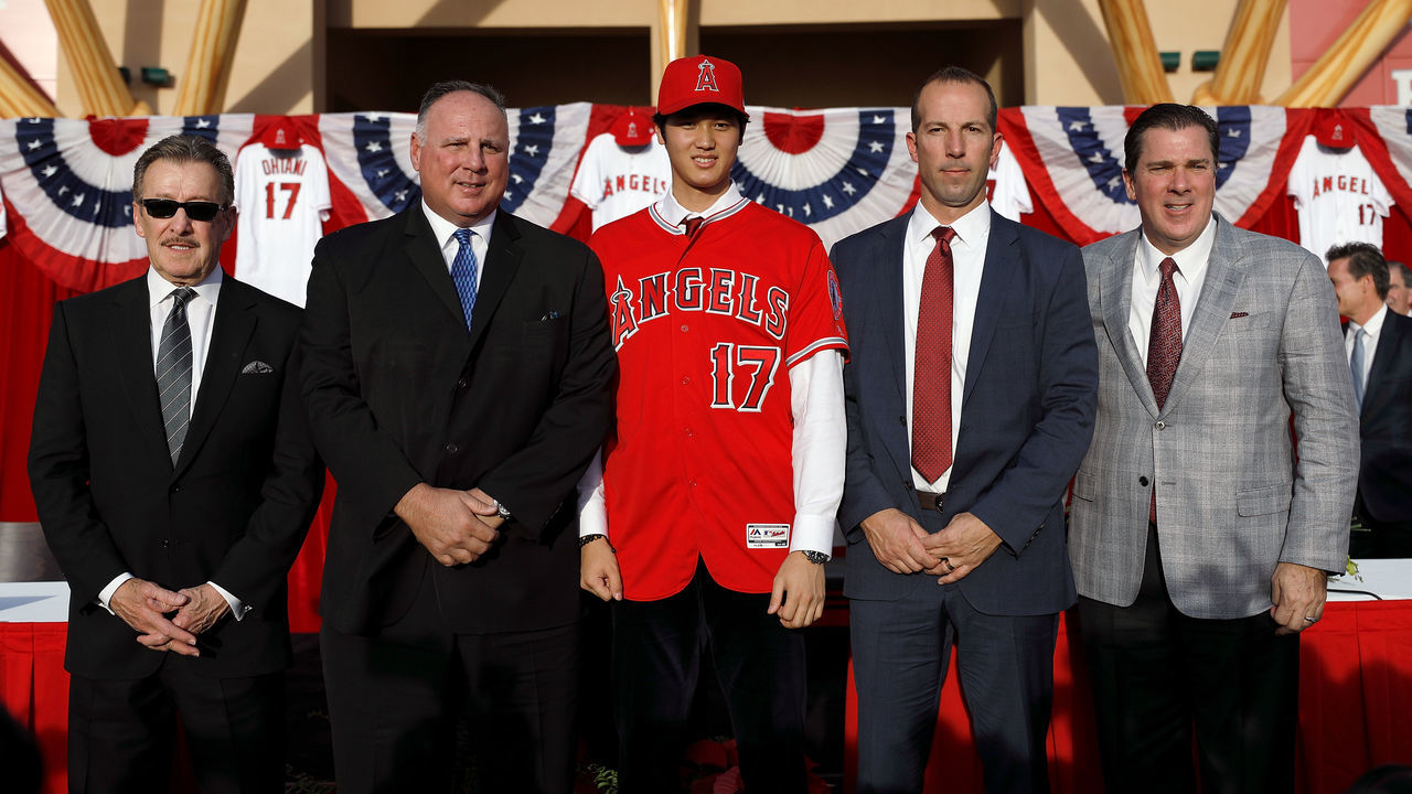 ANAHEIM, CA - DECEMBER 09: (L-R) Owner Arte Moreno, Manager Mike Scioscia, Shohei Ohtani, General Manager Billy Eppler and President John Carpino pose for the media after a press conference introducing Shohei Ohtani to the Los Angeles Angels of Anaheim at Angel Stadium of Anaheim on December 9, 2017 in Anaheim, California.
