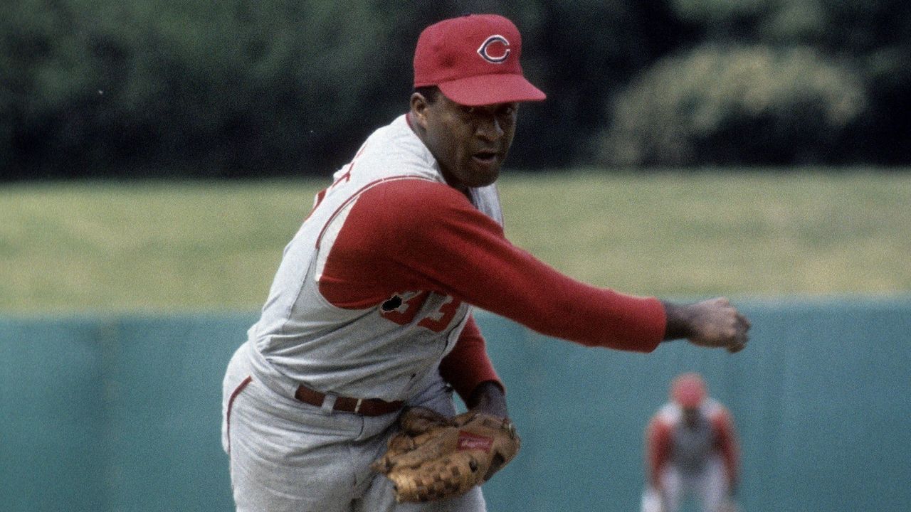 321 Luis Tiant Mlb Photos & High Res Pictures - Getty Images