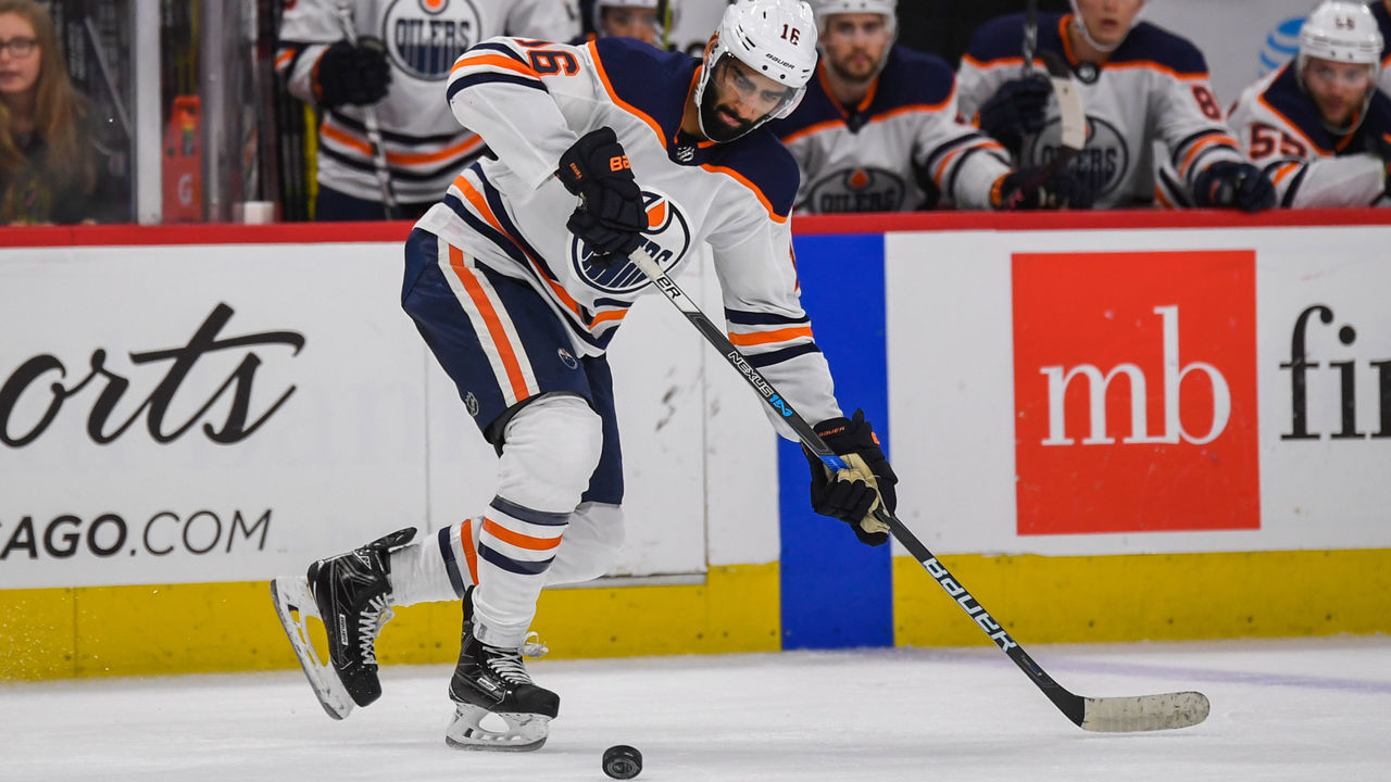 CHICAGO, IL - JANUARY 07: Edmonton Oilers left wing Jujhar Khaira (16) watches the puck during a game between the Chicago Blackhawks and the Edmonton Oilers on January 7, 2018, at the United Center in Chicago, IL.